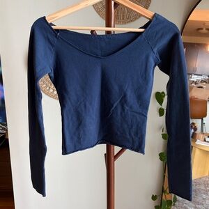 BRANDY MELVILLE NAVY OFF THE SHOULDER TOP